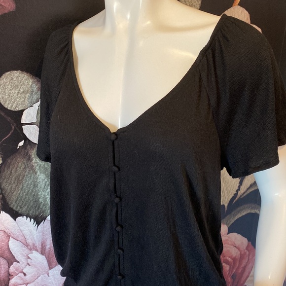 Cute Black Tee - Picture 2 of 4
